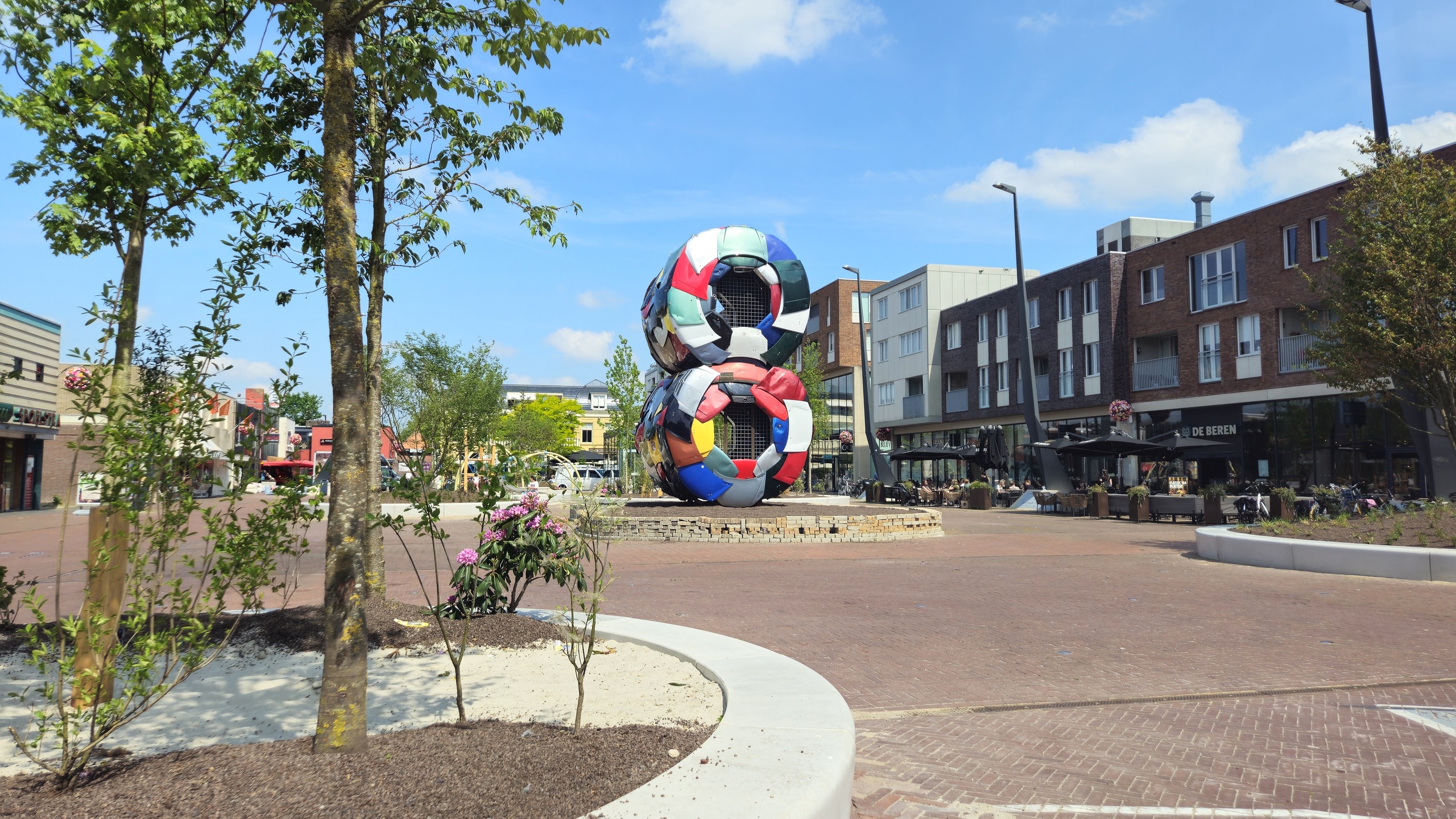 Kunstwerk Raadhuisplein met groen