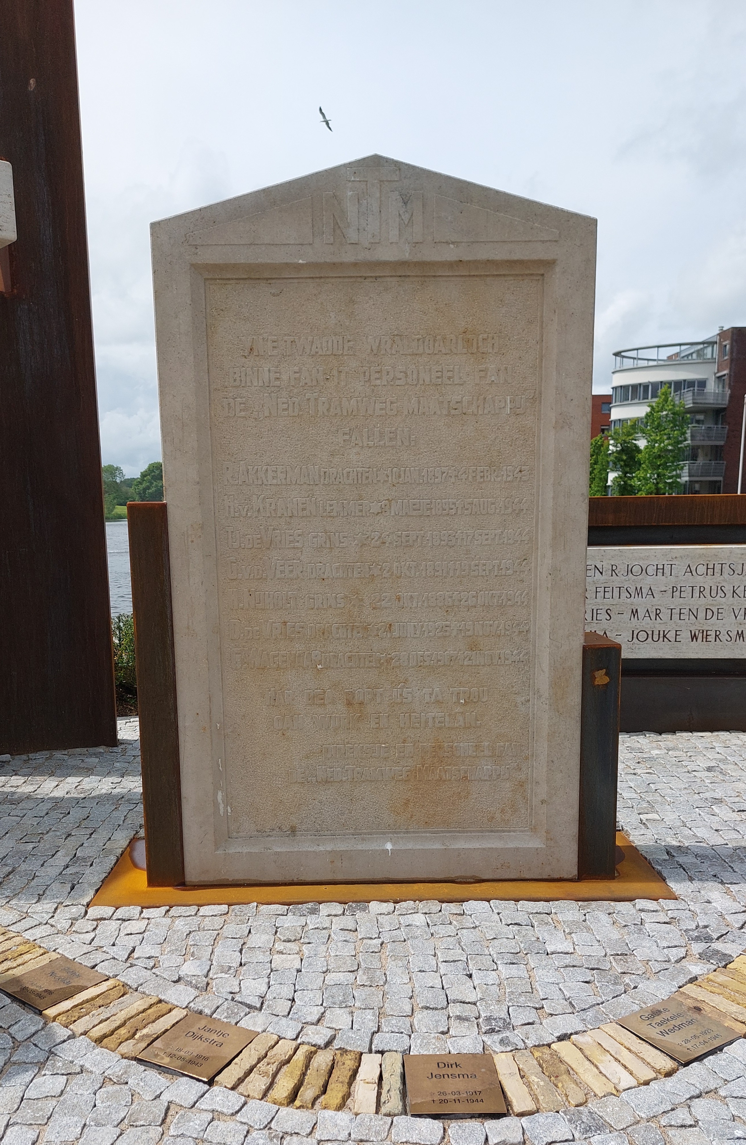 18. Monument NTM